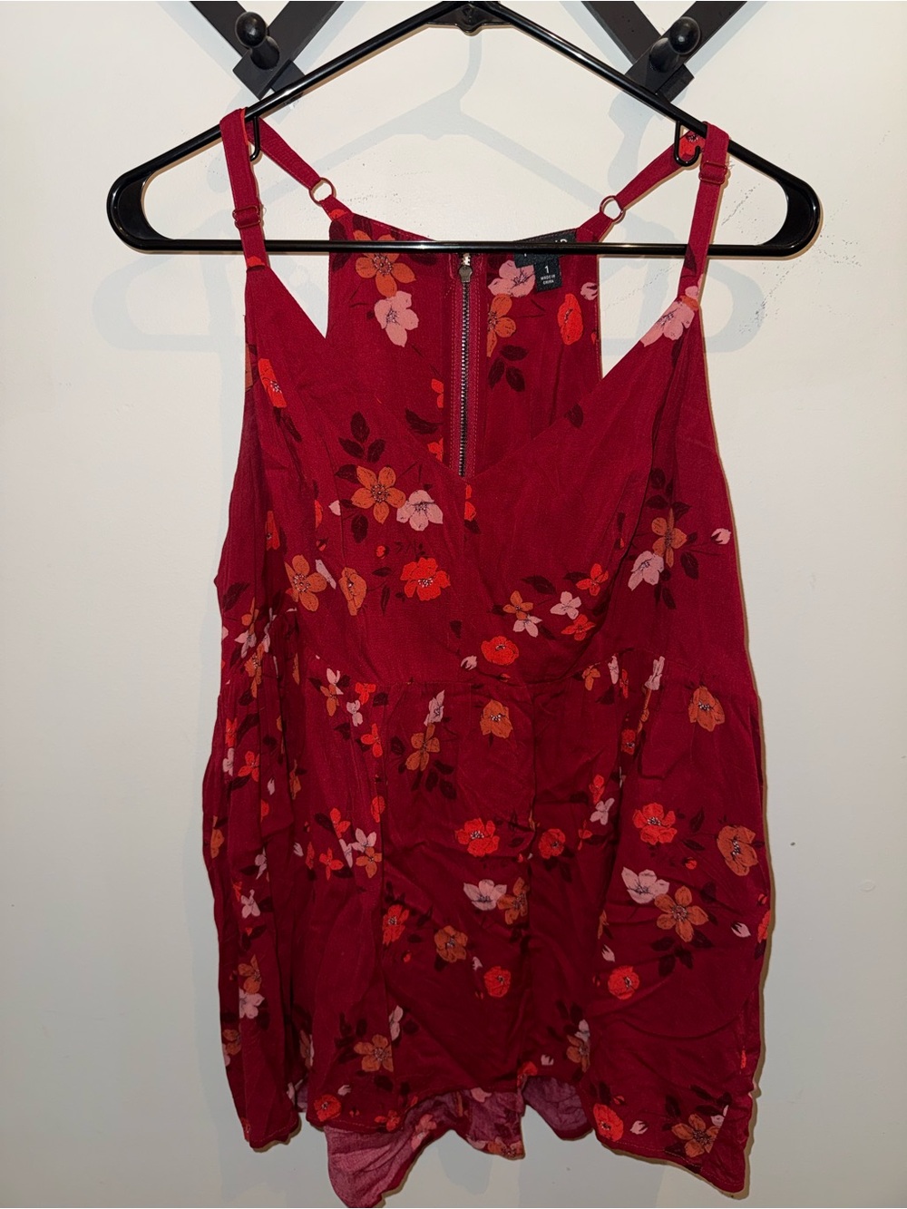 Torrid Women’s 1 Red Floral Tank Blouse With Zipper Back